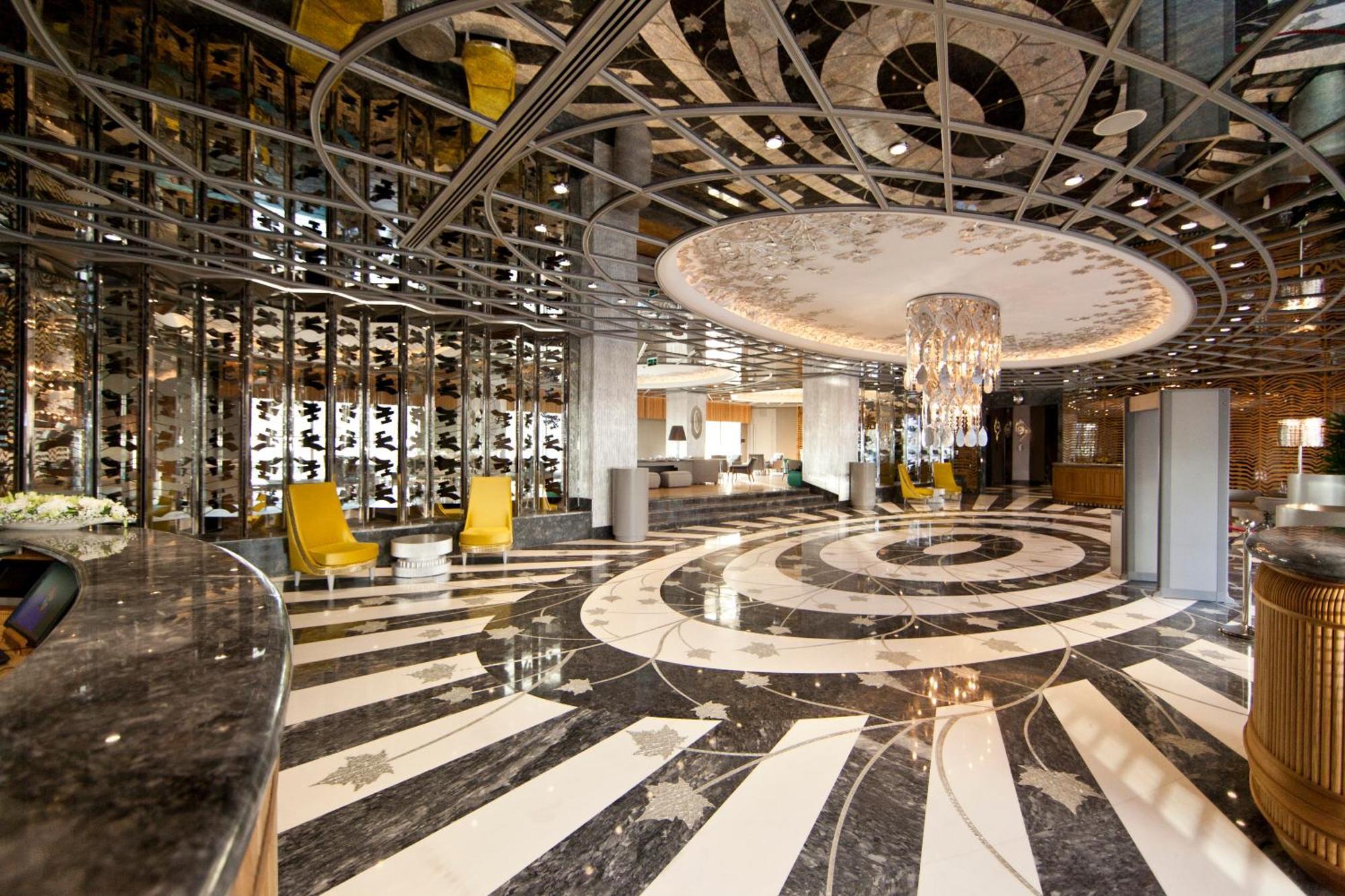 Wyndham Grand Istanbul Kalamis Marina Hotel Interior foto The lobby of the hotel