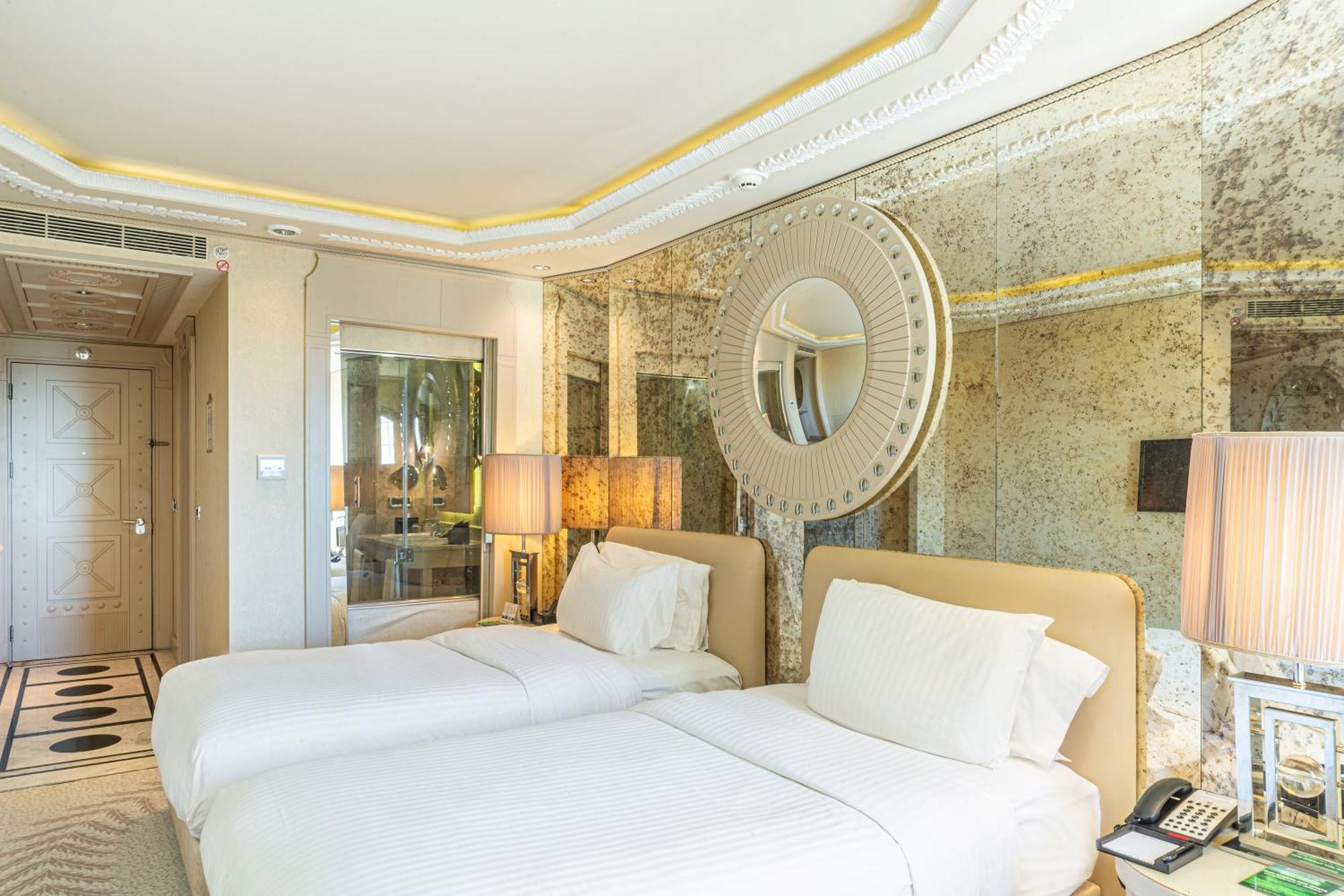 Wyndham Grand Istanbul Kalamis Marina Hotel Exterior foto Deluxe room